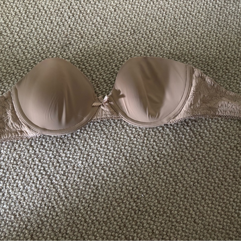 tab strapless bra with bow